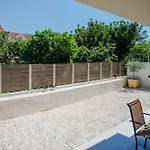 Emily's Luxury Apartments/ Garden Prázdninový dům
