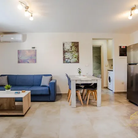 Tatil Evi Emily's Luxury Apartments/ Garden Argostolion