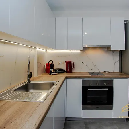 Emily's Luxury Apartments/ Garden * Argostolion
