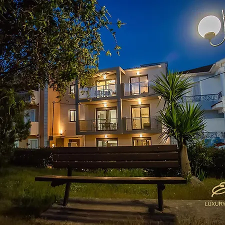 Emily's Luxury Apartments/ Garden Prázdninový dům *