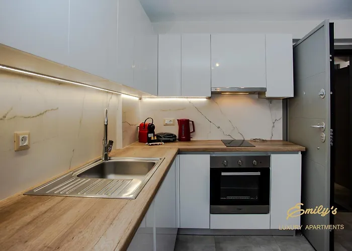Emily's Luxury Apartments/ Garden * Argostoli (Kefalonia)