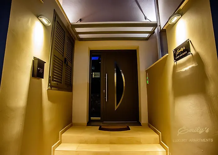 Emily's Luxury Apartments/ Garden Casa vacanze