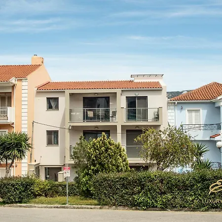 Emily's Luxury Apartments/ Garden Tatil Evi Argostolion