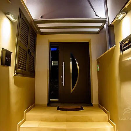 Emily's Luxury Apartments/ Garden Ferienhaus