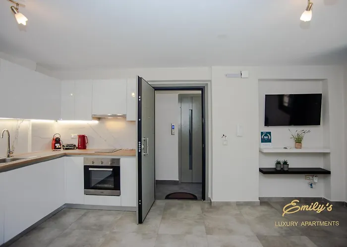 Emily's Luxury Apartments/ Garden Σπίτι διακοπών Αργοστόλι