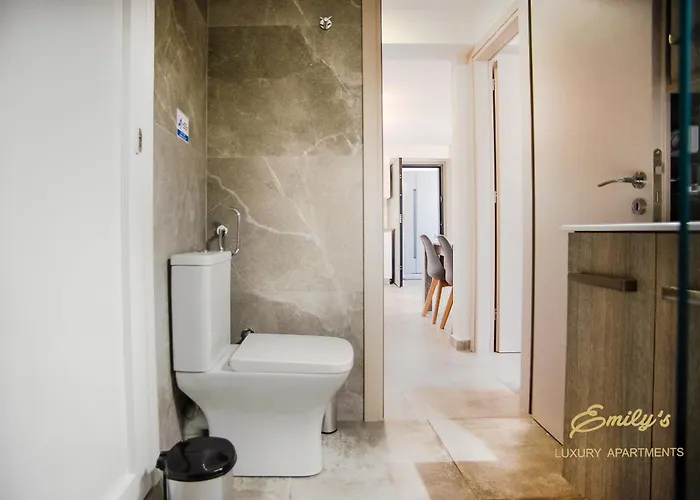 Emily's Luxury Apartments/ Garden Σπίτι διακοπών *