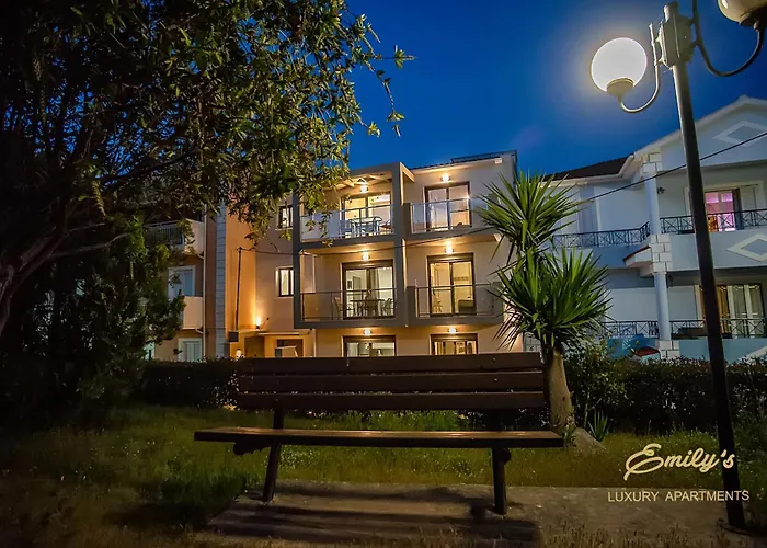 Emily's Luxury Apartments/ Garden Σπίτι διακοπών *